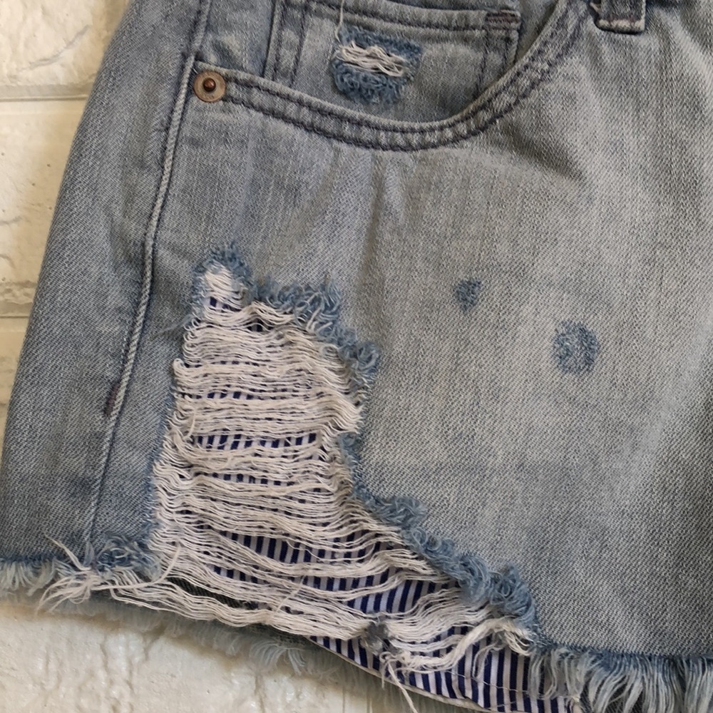 Express distressed jean shorts w/ striped pockets - Picture 4 of 7